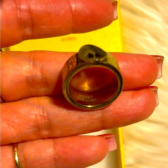 Fendi size 6 ring! Call out: A little scuff on the F initial on the ring. - Picture 11 of 11